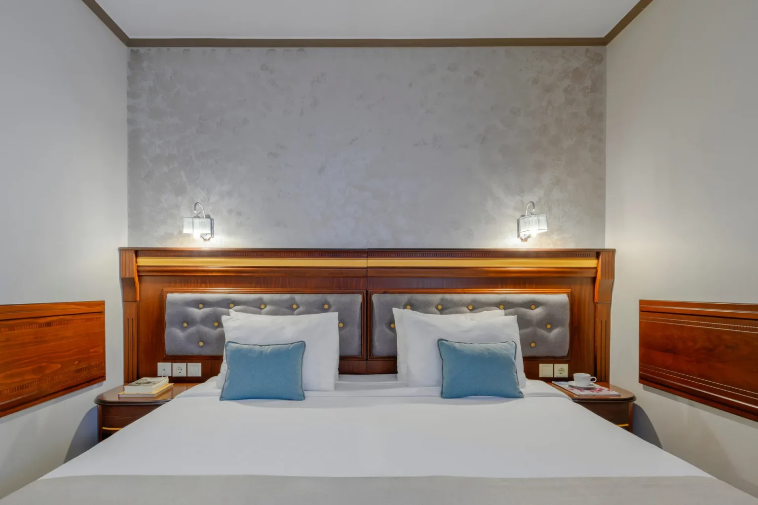 Deluxe Two - Bedroom Family Room Sea View (7)