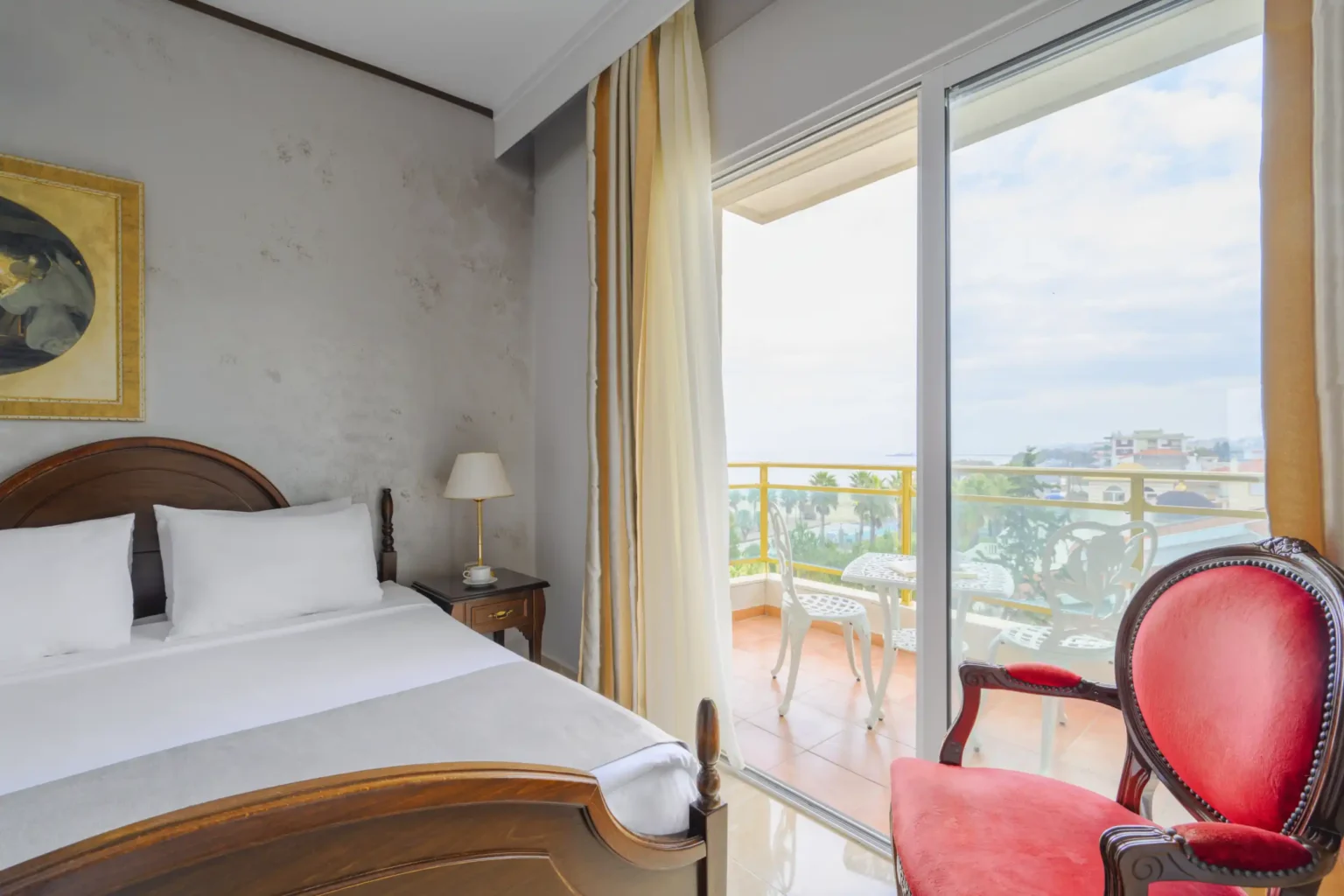 Standard Double Room with Side Sea View (3)