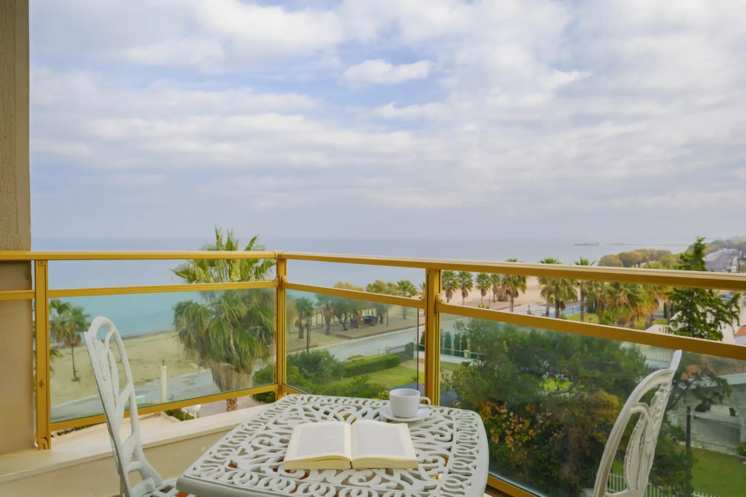 Standard Double Room with Side Sea View (5)