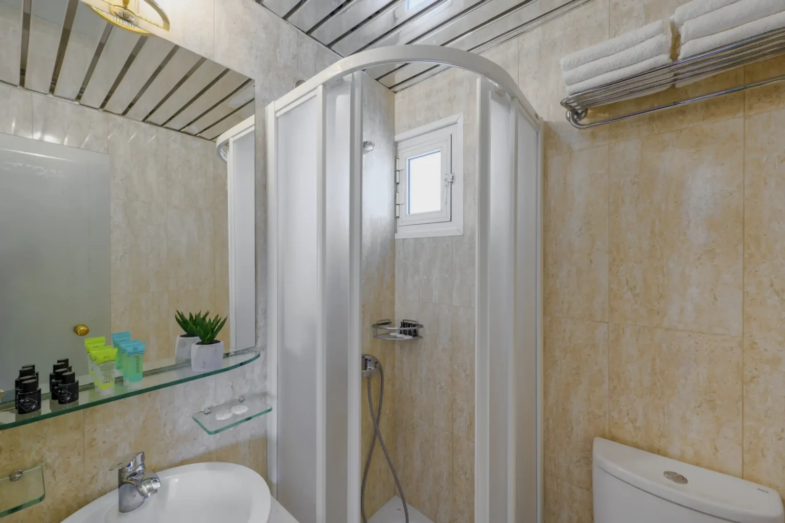 Standard Double Room with Side Sea View (6)