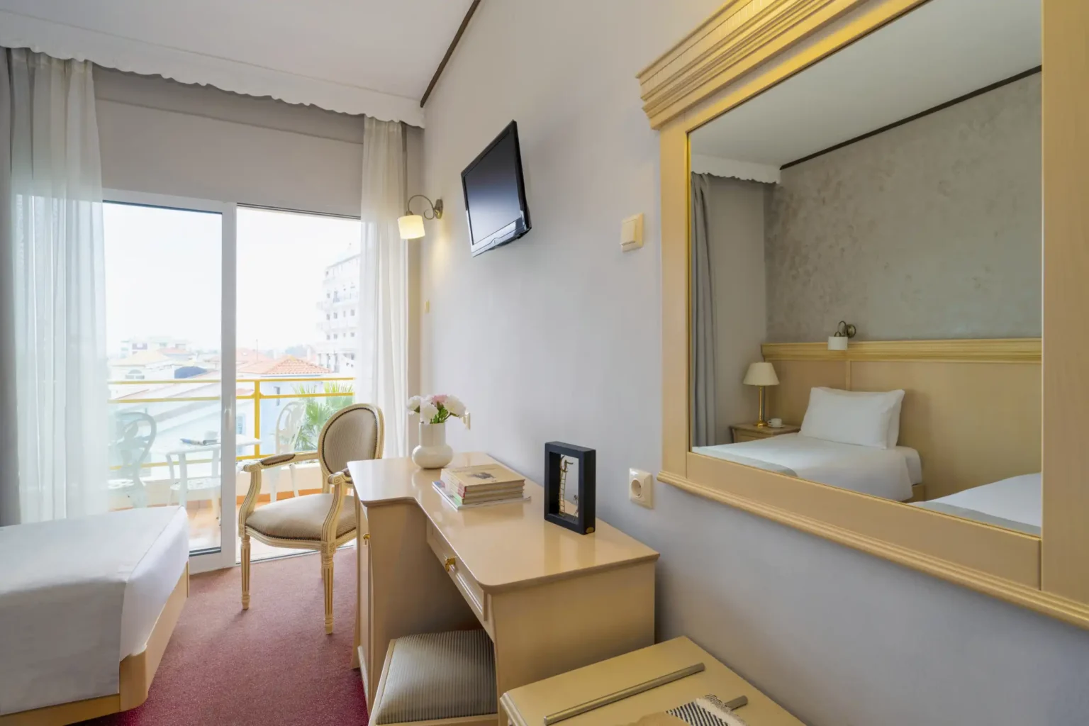 Standard Double Room with Side Sea View (9)