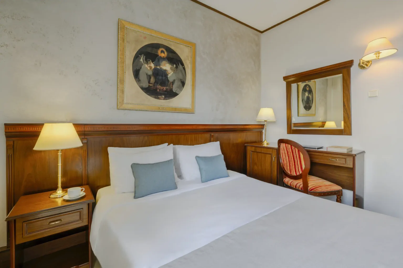 Standard Single Room with Side Sea View (5)