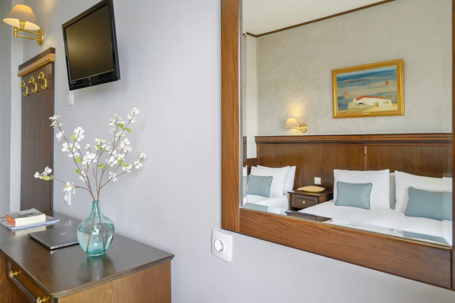 Standard Triple Room Side Sea View (4)