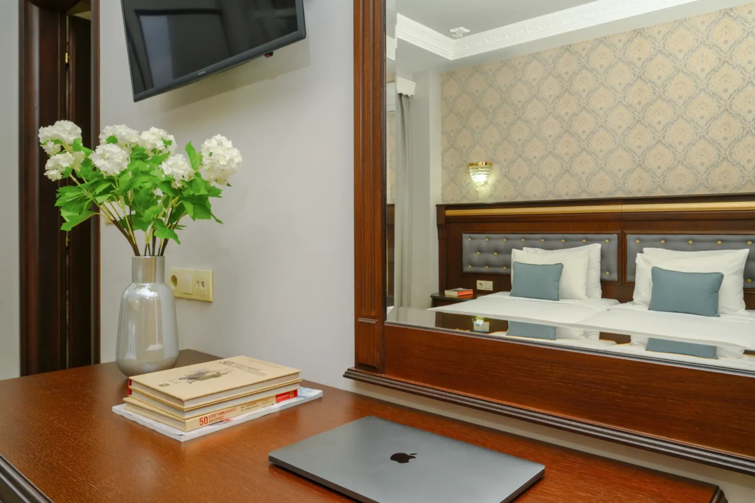 Superior Double Room with Side Sea View (2)