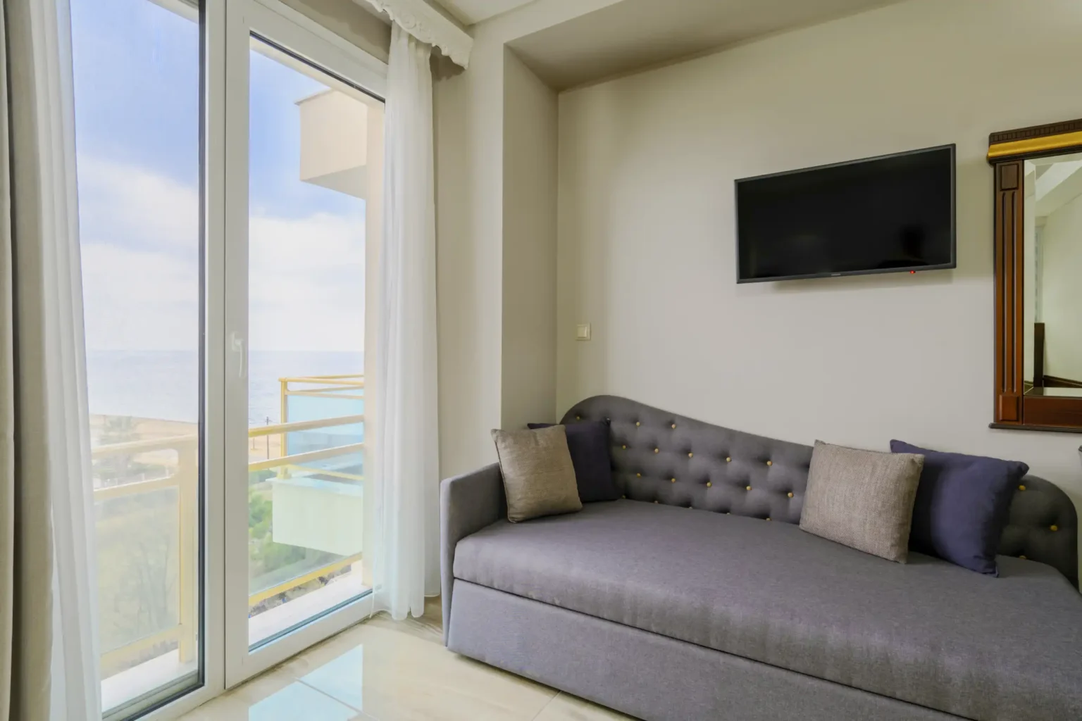 Superior Family Room with Garden View (3)