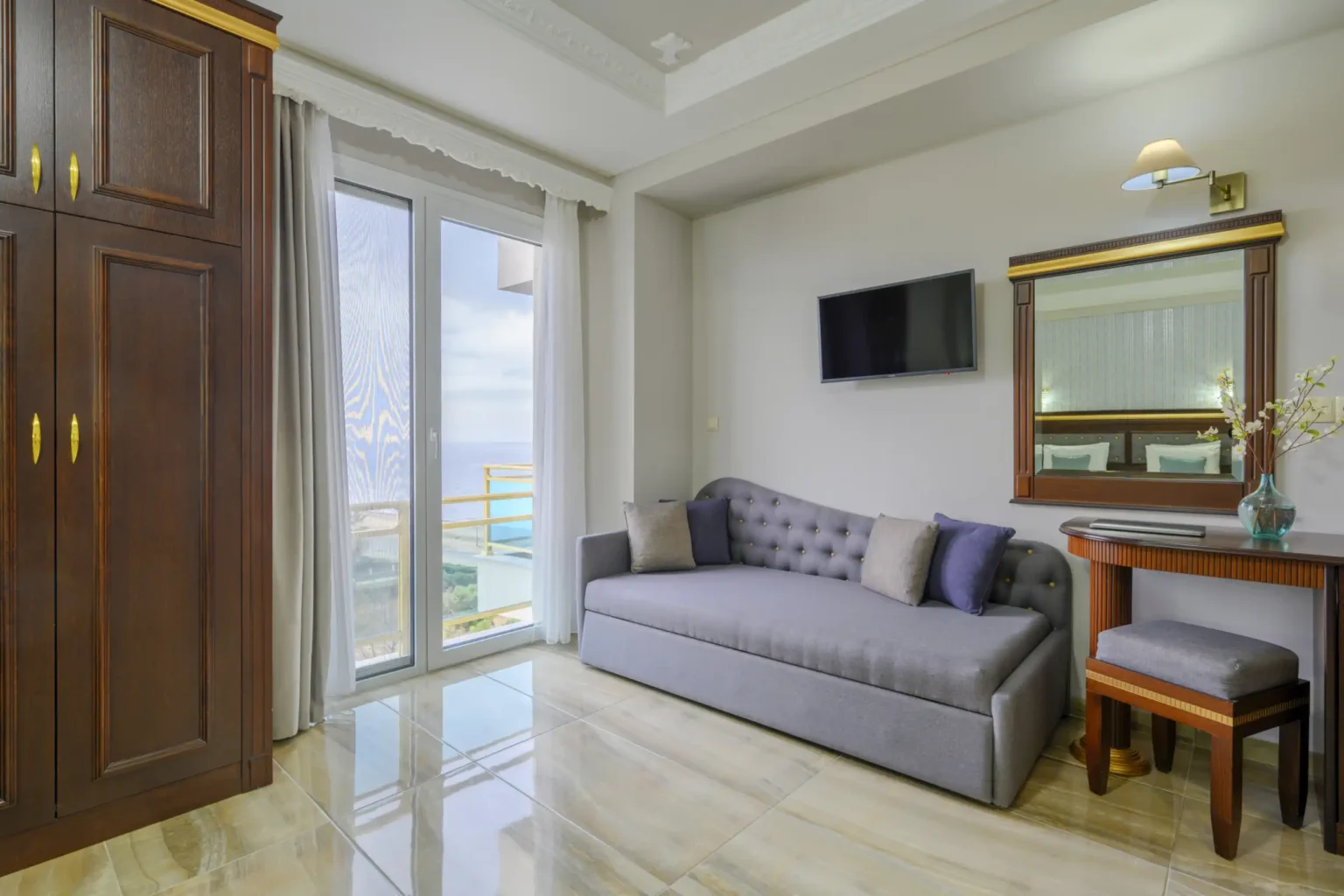 Superior Family Room with Garden View (4)