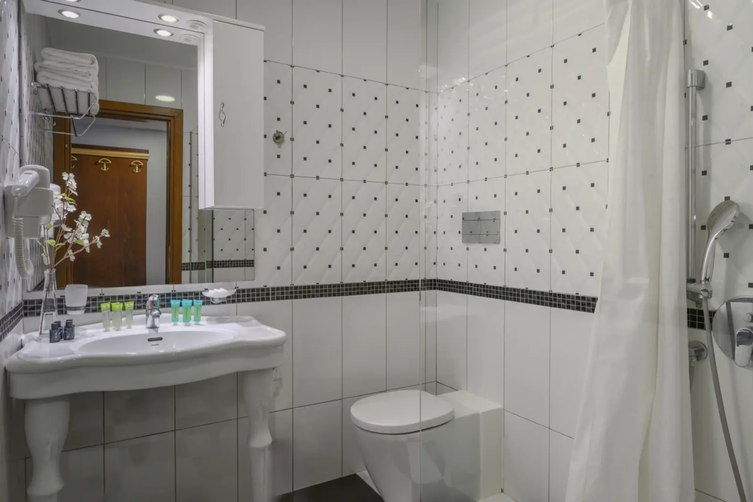 Superior Family Room with Side Sea View (8)