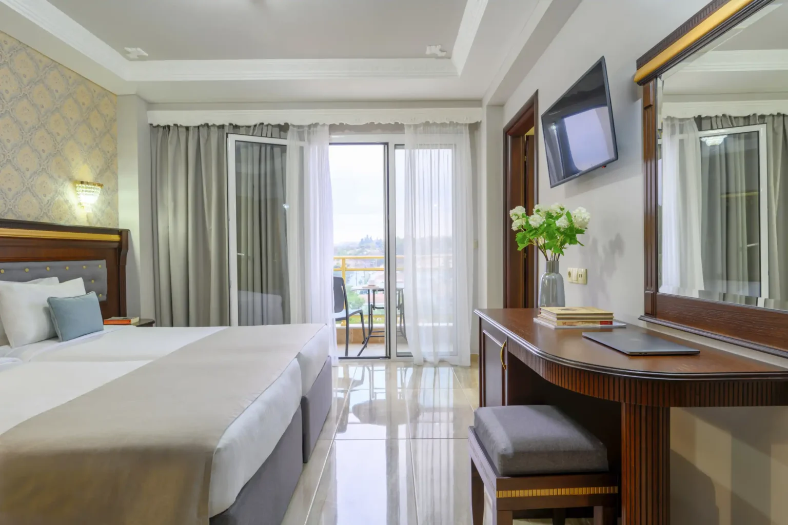 Superior Triple Room with Garden View (1)